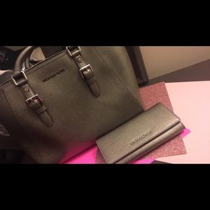 Authentic Michael Kors Top handle tote